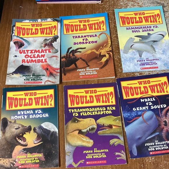 Scholastic Toys Scholastic Who Would Win Book Set Red Blue